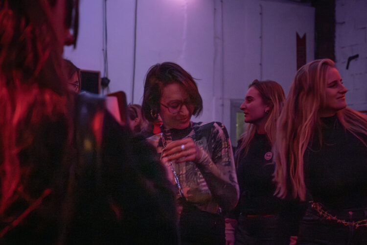 CONTEMPORAINES FETES SES 5 ANS - Contemporaines