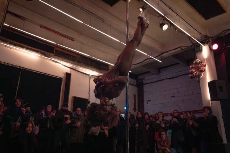 CONTEMPORAINES FETES SES 5 ANS - Contemporaines